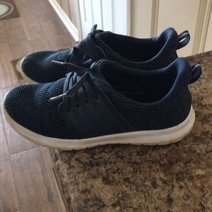 Boys size 2 children’s place tennis shoes navy blue color